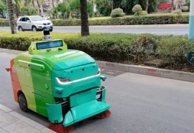 【绿色&middot;足迹】智能装备助力城市保洁｜无人驾驶扫地机器人正式投用